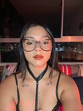 Snapshot of Pocajontas25 chatting on April 13, 2026, 2:28 am Pocajontas25 online show from April 13, 2026, 2:28 am