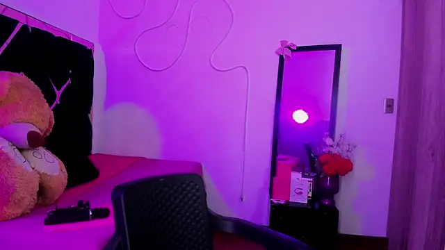 Snapshot of evelott_allenx chatting on July 2, 2026, 3:23 am evelott allenx online show from July 2, 2026, 3:23 am