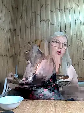 Snapshot of White-Chocolatte chatting on April 29, 2026, 3:38 pm White-Chocolatte online show from April 29, 2026, 3:38 pm