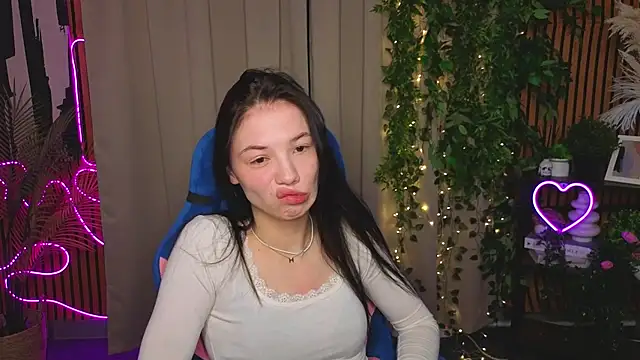 Snapshot of MaryFlorez chatting on April 8, 2026, 4:18 pm MaryFlorez online show from April 8, 2026, 4:18 pm