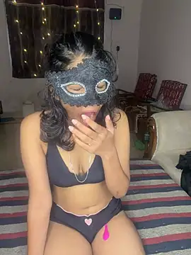 Snapshot of Love_Birds00 chatting on July 1, 2026, 9:33 am Love Birds00 online show from July 1, 2026, 9:33 am