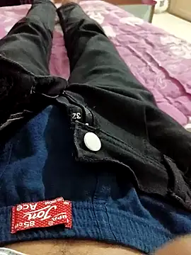 ekwjj online show from April 14, 2026, 7:20 pm