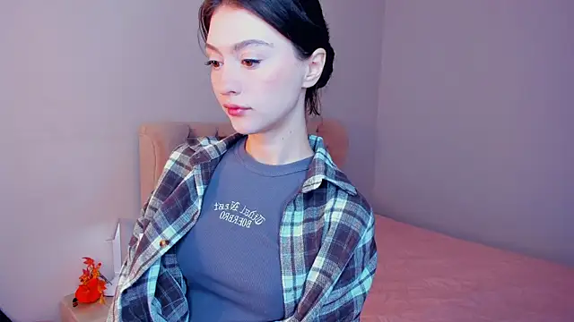 Snapshot of LibbieSchworm chatting on April 13, 2026, 8:42 am LibbieSchworm online show from April 13, 2026, 8:42 am