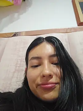 Snapshot of VioletRousee chatting on July 15, 2026, 3:28 pm VioletRousee online show from July 15, 2026, 3:28 pm