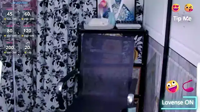 Snapshot of small-se chatting on April 14, 2026, 12:44 pm small-se online show from April 14, 2026, 12:44 pm