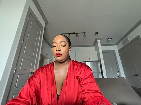 Tia Lovely online show from May 7, 2026, 6:24 pm