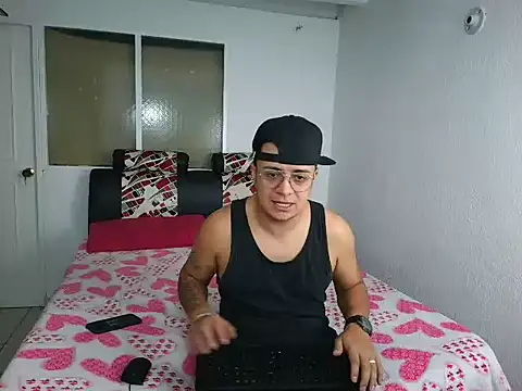 Snapshot of max_and_lilu2 chatting on April 11, 2026, 8:24 pm max and lilu2 online show from April 11, 2026, 8:24 pm