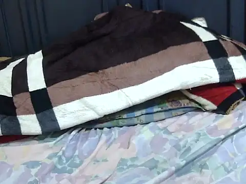 Snapshot of Rolivhuwa4321 chatting on April 14, 2026, 12:11 pm Rolivhuwa4321 online show from April 14, 2026, 12:11 pm