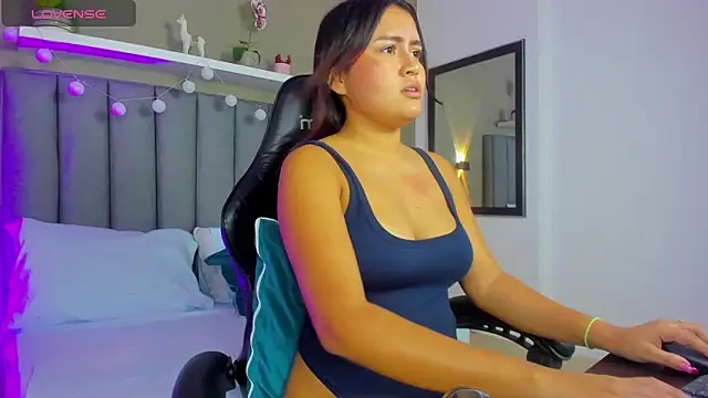 aitana moon  online show from April 12, 2026, 2:16 am