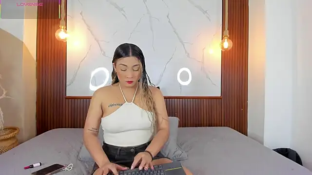 Snapshot of Eroticxcouple chatting on May 2, 2026, 4:23 pm Eroticxcouple online show from May 2, 2026, 4:23 pm