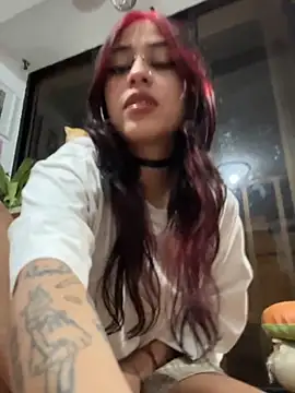 Snapshot of Kattze_ chatting on June 4, 2026, 1:33 am Kattze online show from June 4, 2026, 1:33 am