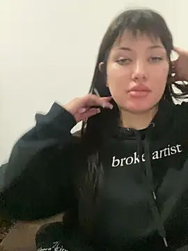 cherryxxox online show from June 15, 2026, 8:27 am