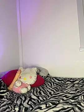 cherryxxox online show from July 3, 2026, 4:08 am