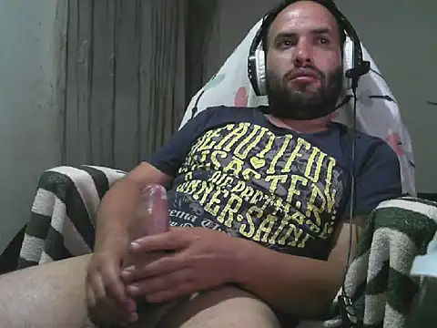 Snapshot of axelcolix chatting on April 8, 2026, 1:49 am axelcolix online show from April 8, 2026, 1:49 am