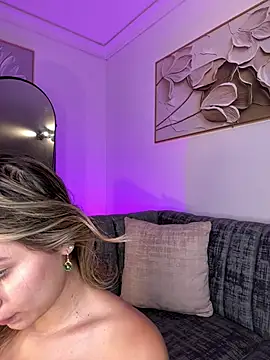 Snapshot of AmyRusso chatting on April 23, 2026, 2:57 am AmyRusso online show from April 23, 2026, 2:57 am
