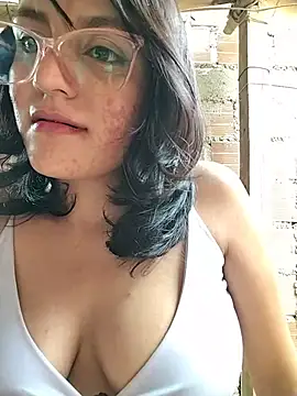sienna elara online show from June 3, 2026, 2:33 pm