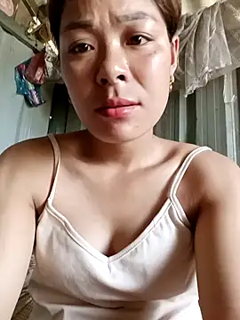 mia0033 online show from April 14, 2026, 8:31 am