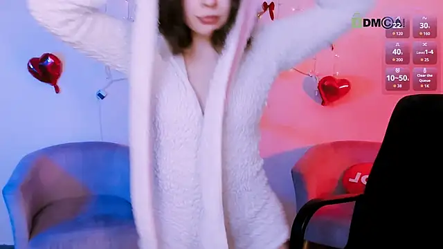 mia mooon  online show from April 28, 2026, 10:42 am