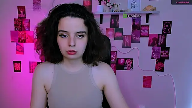 mia mooon  online show from May 17, 2026, 9:17 am