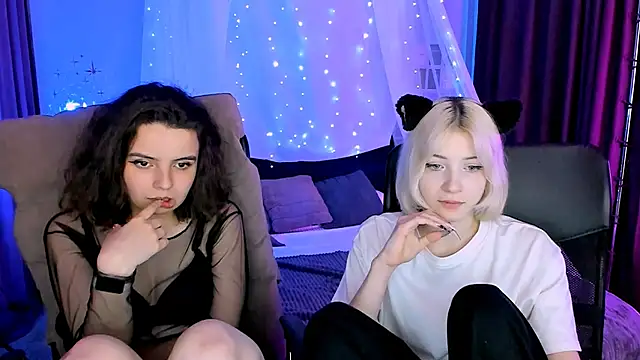 mia mooon  online show from May 19, 2026, 8:48 pm