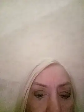 Snapshot of Julia20X chatting on April 11, 2026, 7:40 pm Julia20X online show from April 11, 2026, 7:40 pm