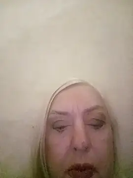 Snapshot of Julia20X chatting on April 12, 2026, 4:23 pm Julia20X online show from April 12, 2026, 4:23 pm