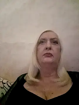 Snapshot of Julia20X chatting on April 14, 2026, 3:51 pm Julia20X online show from April 14, 2026, 3:51 pm