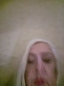 Julia20X online show from June 14, 2026, 6:43 pm
