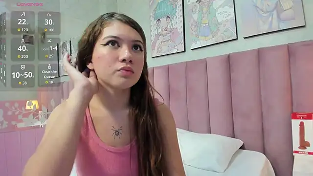Snapshot of Hellencute18_ chatting on June 8, 2026, 11:10 am Hellencute18 online show from June 8, 2026, 11:10 am