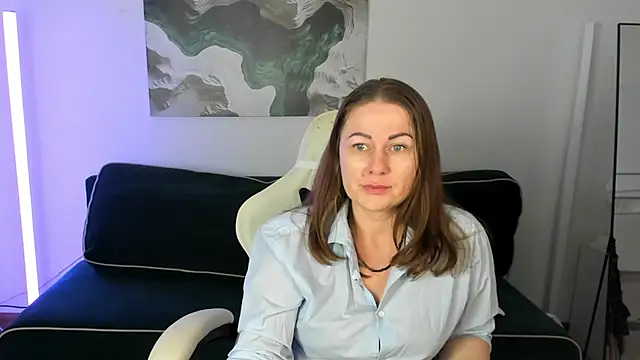 NinnaBrewer online show from April 22, 2026, 2:03 am