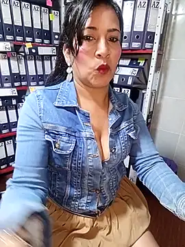 ZOE-WILDER  online show from June 12, 2026, 11:09 am
