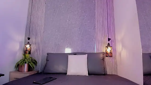 Snapshot of Charlotte_fuentes chatting on May 3, 2026, 12:33 pm Charlotte fuentes online show from May 3, 2026, 12:33 pm
