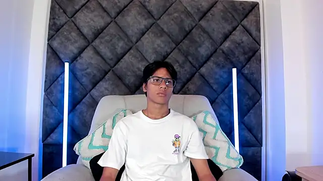 LiamKron online show from May 25, 2026, 11:16 am