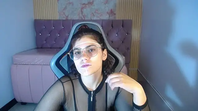 Scarlett jhonson ch online show from May 8, 2026, 7:41 pm