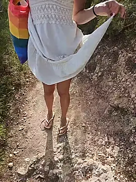 Snapshot of Lola-Sanchez chatting on April 10, 2026, 3:50 pm Lola-Sanchez online show from April 10, 2026, 3:50 pm