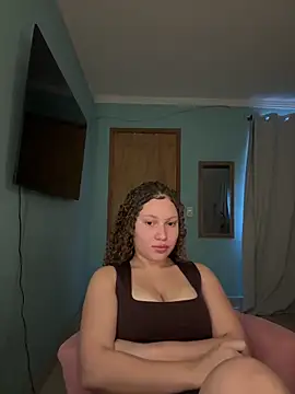 sophiiahot online show from May 6, 2026, 1:05 pm