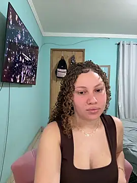sophiiahot online show from June 16, 2026, 12:41 pm