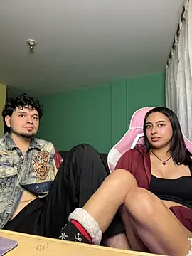 Snapshot of hotlatinocouple__ chatting on May 15, 2026, 11:12 pm hotlatinocouple online show from May 15, 2026, 11:12 pm