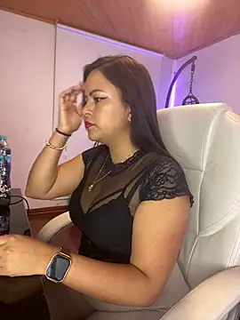 MIA ROSSEEE online show from April 20, 2026, 3:26 pm