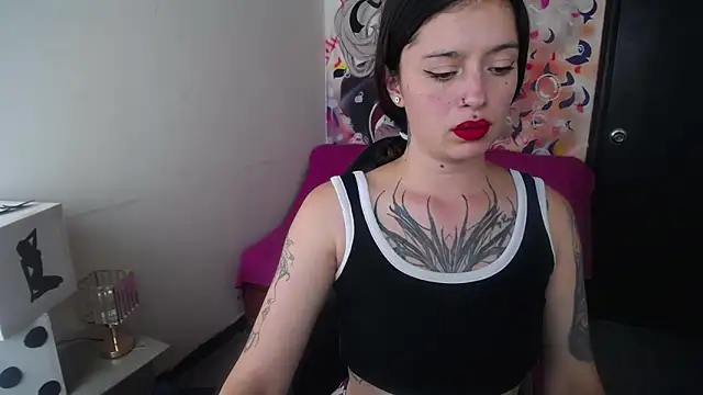Lucia evans21 online show from May 19, 2026, 7:20 pm