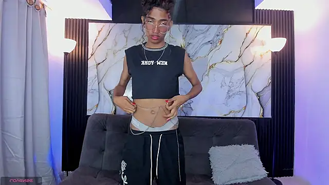 Snapshot of triiangel_latinboy chatting on April 30, 2026, 12:28 am triiangel latinboy online show from April 30, 2026, 12:28 am