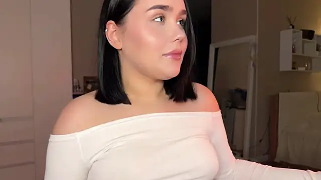 Snapshot of lola_raze chatting on July 23, 2026, 9:46 pm lola raze online show from July 23, 2026, 9:46 pm