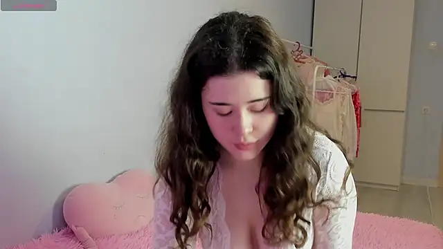 ChloeBlisss online show from May 13, 2026, 3:15 am