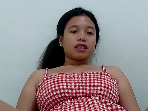 Snapshot of Pinaysweetgirl chatting on April 23, 2026, 8:35 am Pinaysweetgirl online show from April 23, 2026, 8:35 am