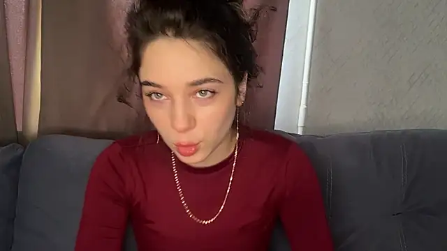 Angeliheee online show from April 14, 2026, 10:32 am