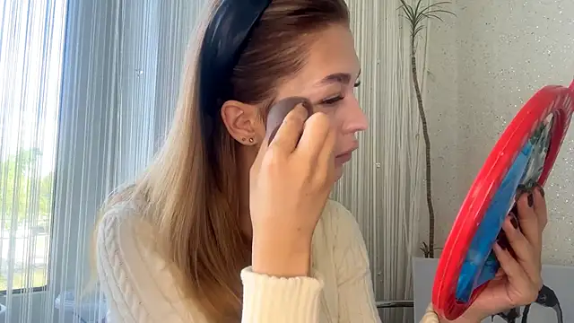JoliPlatinums online show from May 8, 2026, 6:19 am
