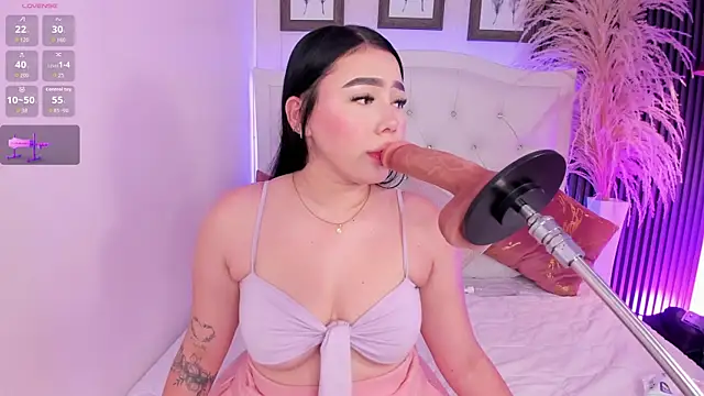 kitty bluuee online show from April 16, 2026, 3:40 am