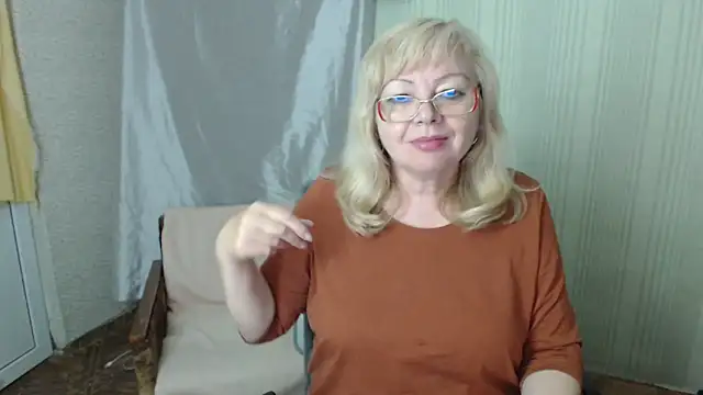 Snapshot of LavandaMay chatting on May 12, 2026, 7:22 pm LavandaMay online show from May 12, 2026, 7:22 pm