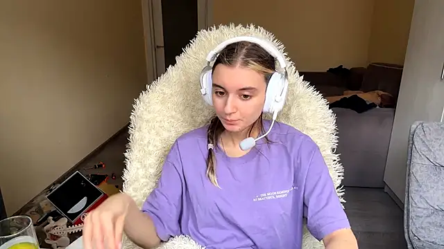 LueIvins online show from April 22, 2026, 7:33 am