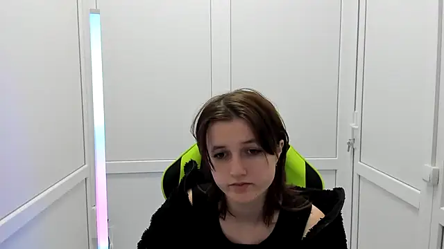 GoldenKiss online show from April 13, 2026, 6:30 am